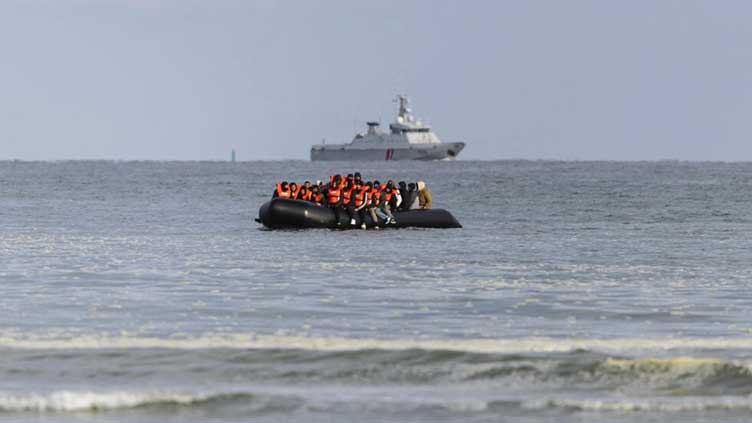 Record migrants cross Channel to UK