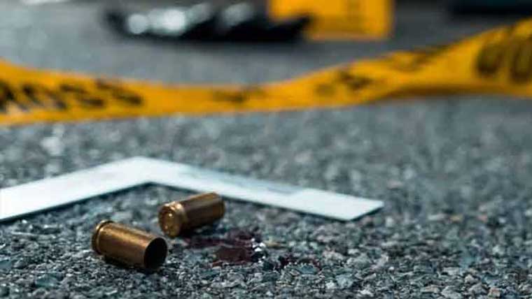 ننکانہ: فائرنگ سے گلی میں کھیلتا بچہ جاں بحق، مریدکے میں نوجوان، اوکاڑہ میں پٹواری پر تشدد
