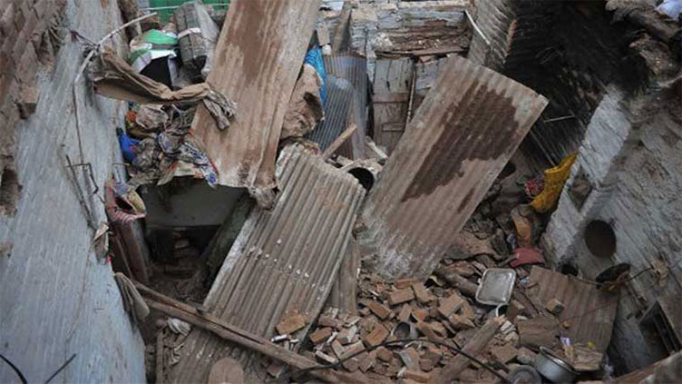 Two killed, four injured as roof collapses in Deepalpur
