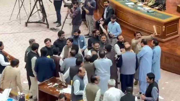وزیراعلیٰ پنجاب کی تقریر کے دوران احتجاج اپوزیشن کو مہنگا پڑ گیا