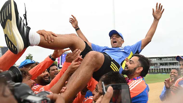 ٹی 20 ورلڈ کپ بھارت کی جھولی میں ڈالنے کے بعد ہیڈ کوچ راہول ڈریوڈ کا سفر تمام