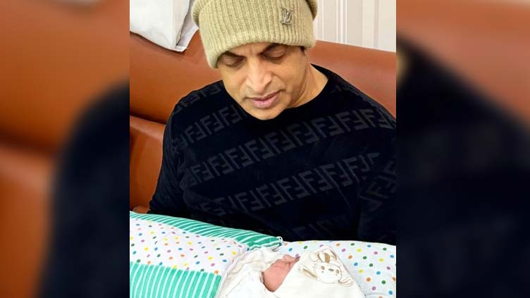 Shoaib Akhtar blessed with baby girl