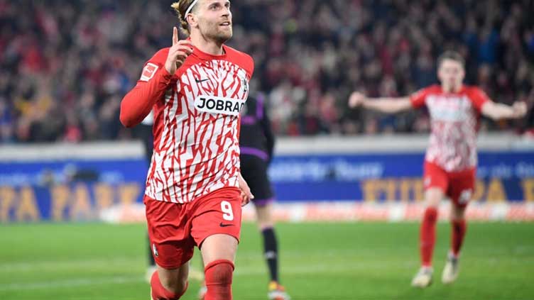 'Panicky' Bayern held in Freiburg to boost Leverkusen title hopes