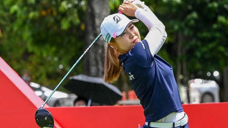 Furue keeps cool under sweltering heat to lead in Singapore