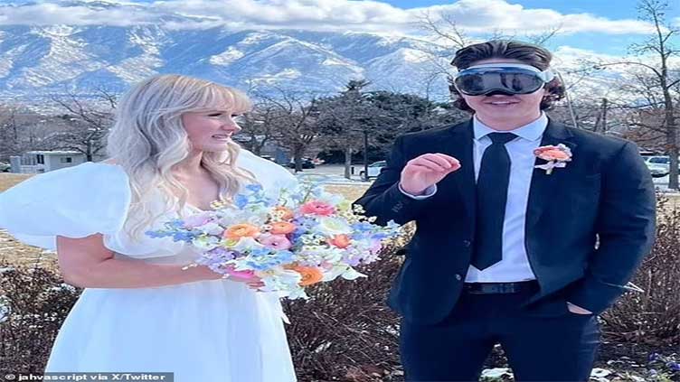 Groom wears Apple Vision Pro to his wedding - and his bride looks disgusted