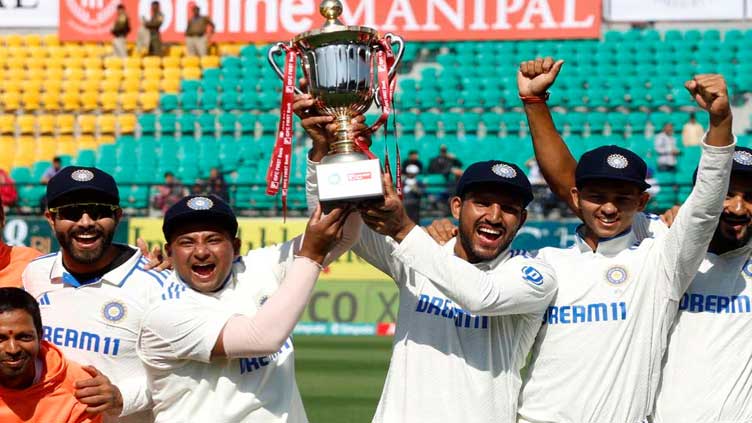 India beat England by innings and 64 runs to win series 4-1