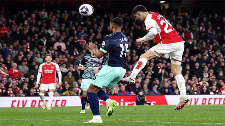 Arsenal go top with 2-1 win over Brentford, Man United beat Everton