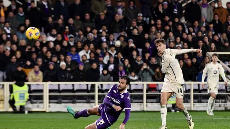 Llorente strikes late for Roma to rescue 2-2 draw at Fiorentina