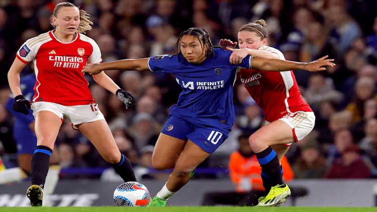 Chelsea go three points clear with 3-1 WSL home win over Arsenal