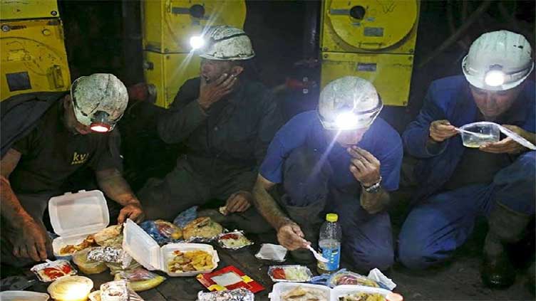 Miners in Kosovo break Ramazan fast 800 metres underground