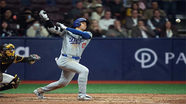 다저스는 한국에서 파드레스를 5-2로 꺾고 8위로 올라섰다.