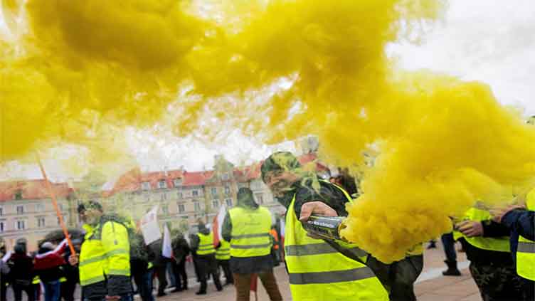 Polish farmers intensify protests against 'executioner' EU