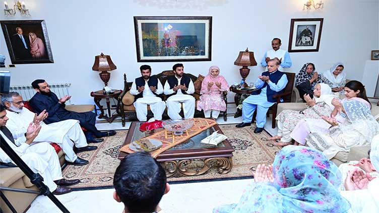 PM condoles with Saira Afzal on her father's death