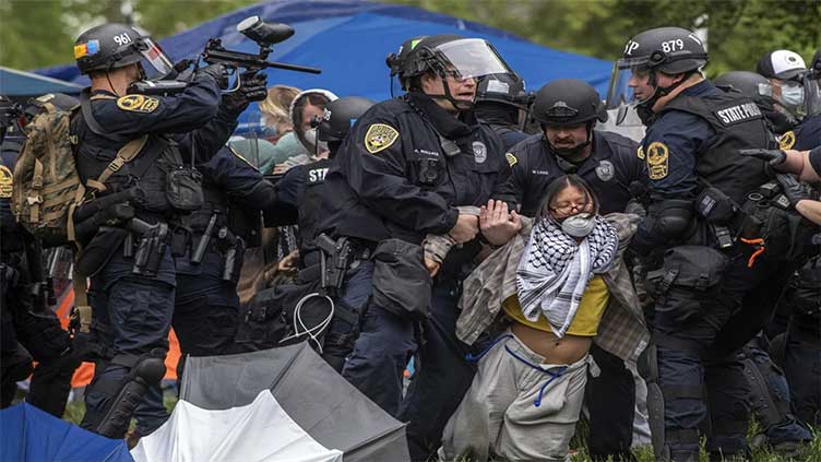 25 arrested at University of Virginia after police clash with pro-Palestinian protesters Videos