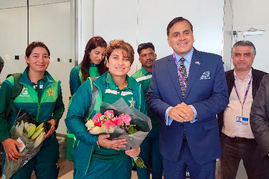 دورہ انگلینڈ: پاکستانی ویمنز کرکٹ ٹیم لندن پہنچ گئی