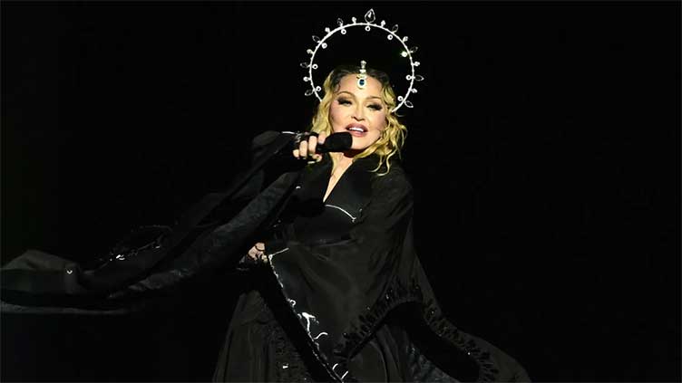 1.6m throng free Madonna concert in Brazil