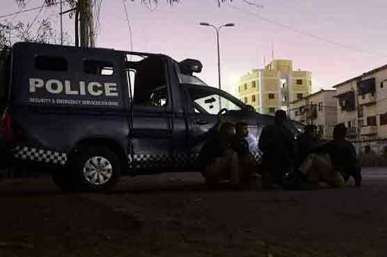 کراچی: پولیس مقابلے میں طالبات کو لوٹنے والا ملزم ہلاک، گینگ گرفتار
