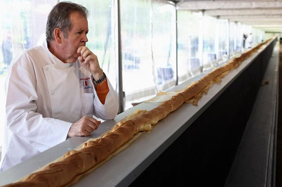 دنیا کی سب سے طویل ترین ڈبل روٹی بنانے کا نیا ریکارڈ قائم