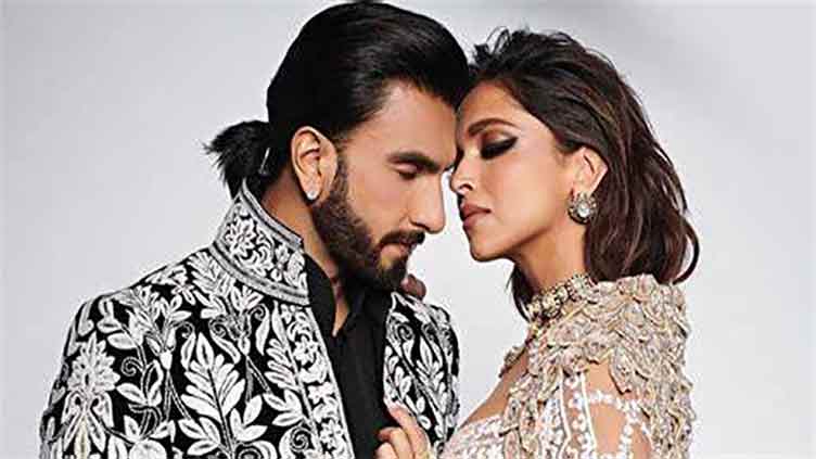Fans curious as Ranveer Singh deletes his wedding pictures