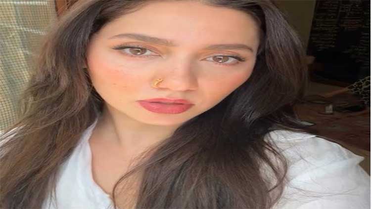 What fans say to spot Mahira Khan with nose pin
