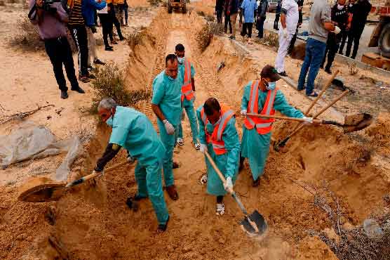 غزہ : الشفا ہسپتال میں تیسری اجتماعی قبرسے 49 لاشیں برآمد