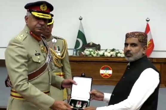 کراچی: فوجی افسران و جوانوں کو ملٹری اعزازات سے نوازا گیا