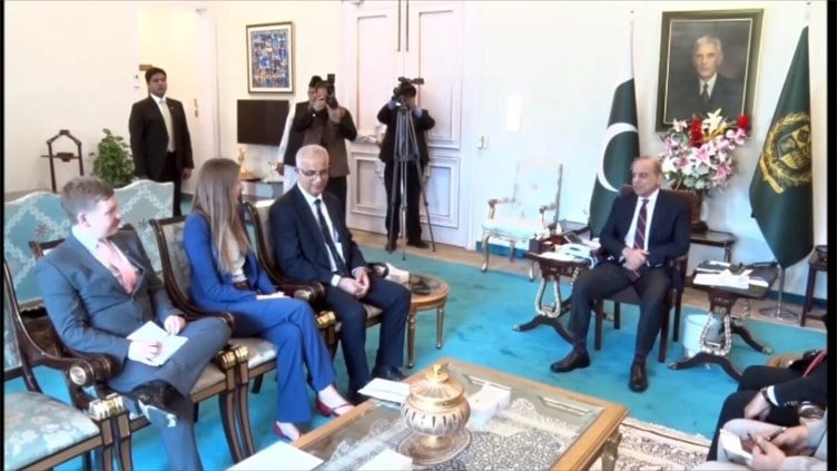 PM expresses govt desire to attract investment from UK, other countries