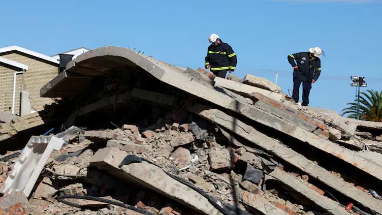 Man rescued five days after South Africa building collapse