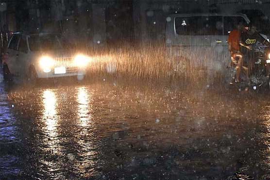 لاہور سمیت مختلف شہروں میں بارش سے گرمی کی شدت میں کمی