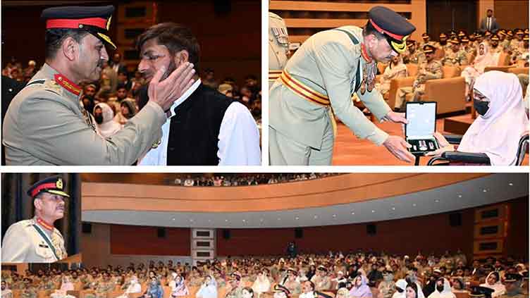 COAS Munir confers gallantry awards on army personnel