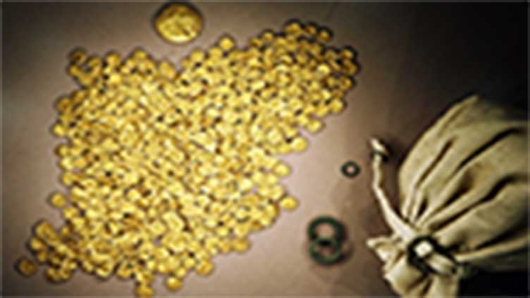 Gold prices down by Rs1,200 per tola