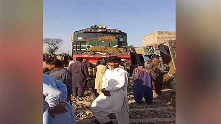 Dumper truck collides with passenger train in Raiwaind