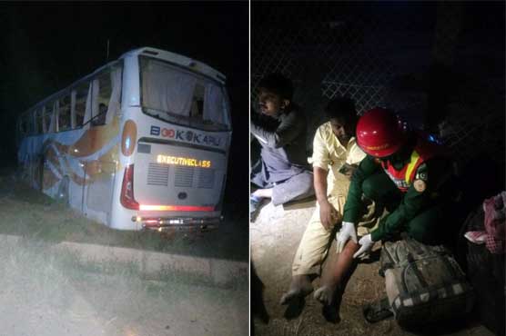 رحیم یار خان: ٹائر پھٹنے سے بس الٹ گئی، 3 مسافر جاں بحق، 27 زخمی