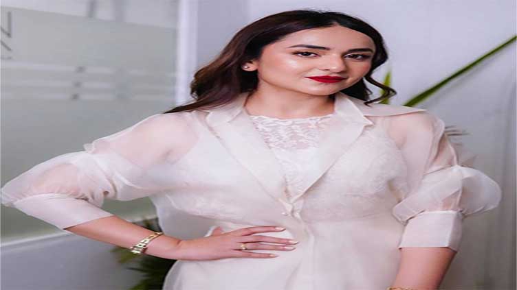 Yumna Zaidi looks stunning in white attire  do you know its price?