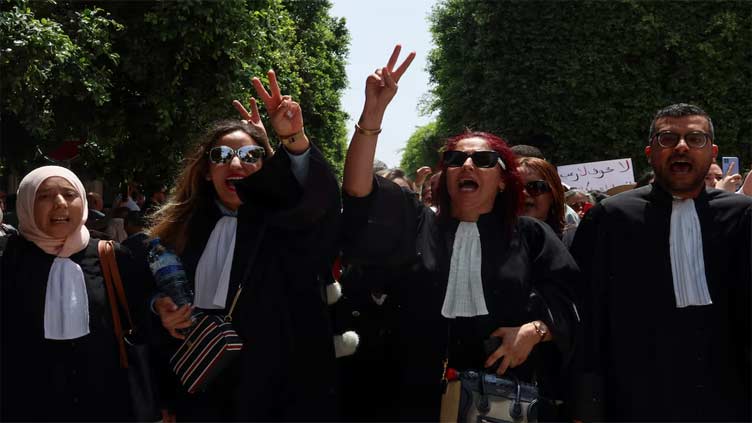 Tunisian lawyers go on strike, protest against alleged police abuse
