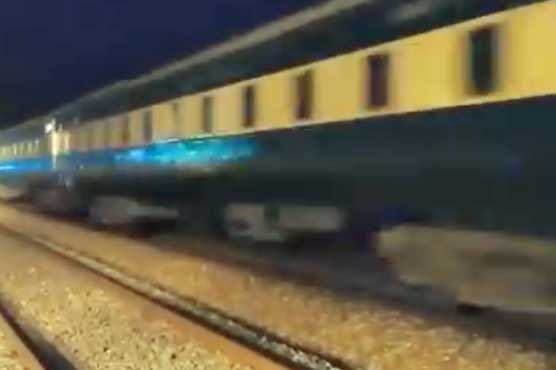 کوٹ رادھا کشن: چلتی ٹرین سے باہر دیکھتے ہوئے نوجوان پول سے ٹکرا کر جاں بحق