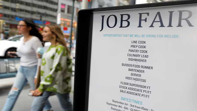 US weekly jobless claims fall further as labor market remains strong
