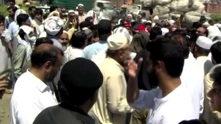 Outage-stricken people storm grid station in Peshawar 