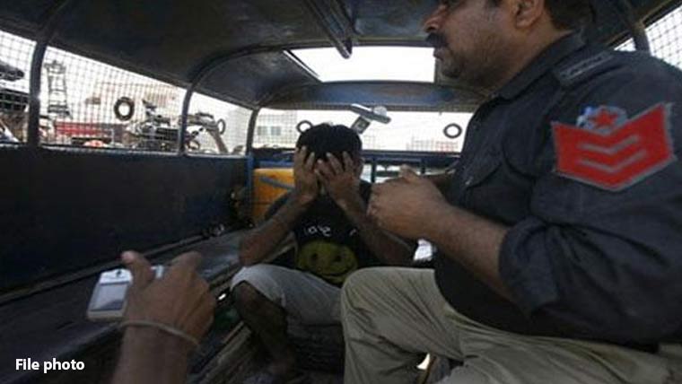 حیدرآباد: دو مبینہ پولیس مقابلے، 3 ملزمان زخمی حالت میں گرفتار
