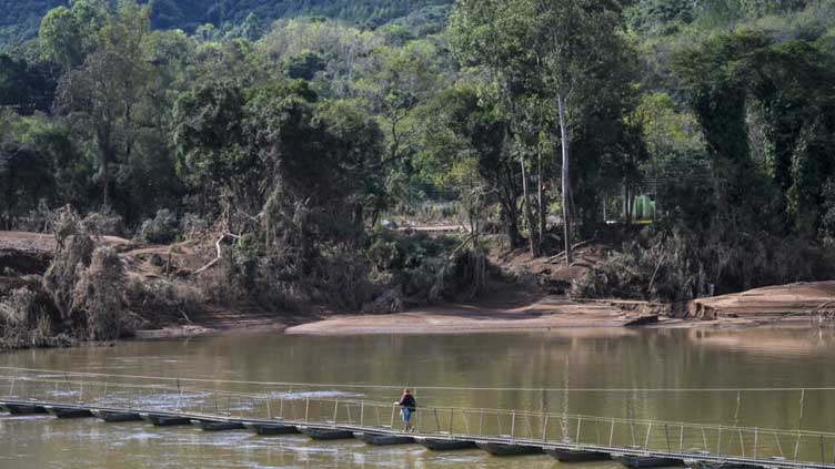 Dunya News Floating walkways a lifeline for Brazilians after floods