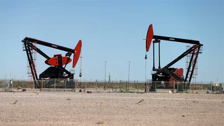 Oil falls as Fed policymakers look to maintain rate cuts, gasoline stocks rise