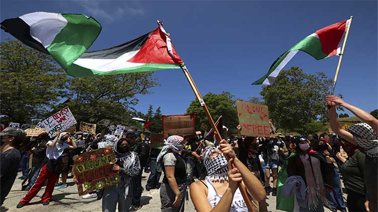 Police with batons approach Israel-Hamas war protesters at UC Santa Cruz