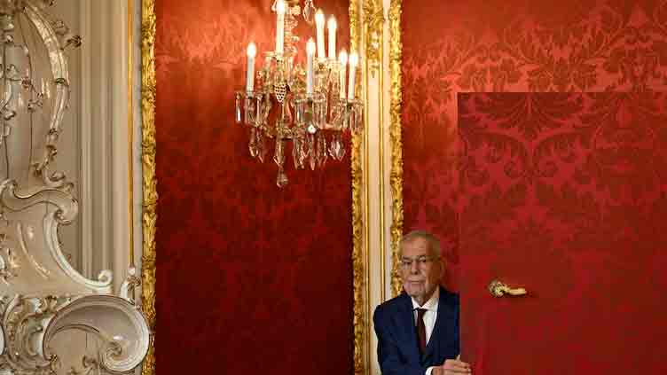 Austrian president to have spinal surgery, chancellor to stand in