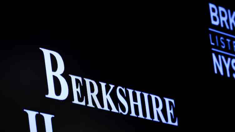 Berkshire's cash soars to 325 billion dollars, Buffett sells Apple, Bank of America