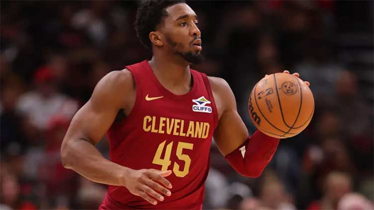 Mitchell magic as Cavs sink Bucks to stay perfect