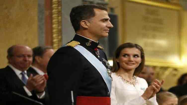 Crowd hurls mud, insults at Spanish royals, PM