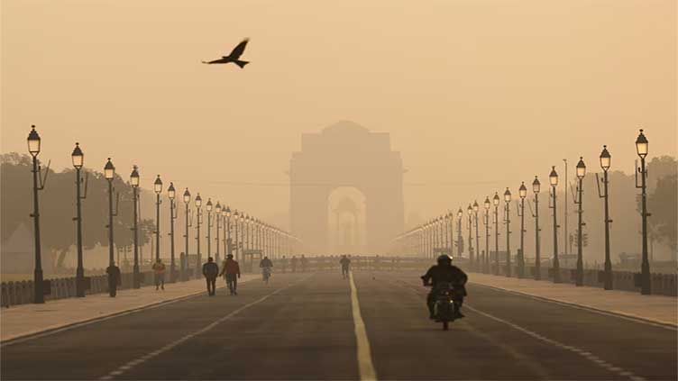 Toxic smog wreathes India's capital as winter nears