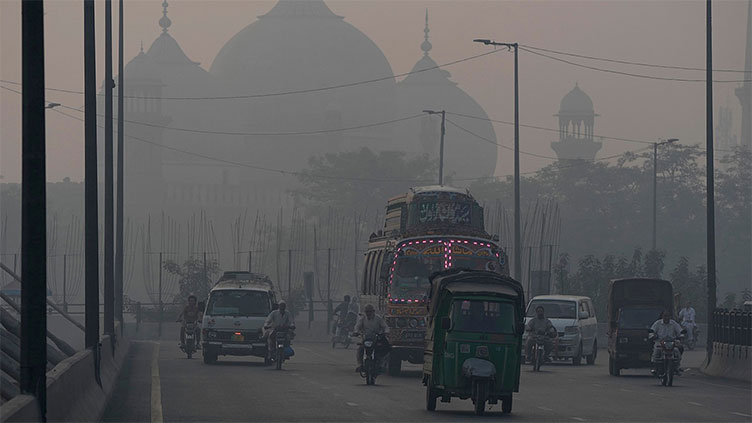 Lahore once again tops air pollution index with 1,099 AQI