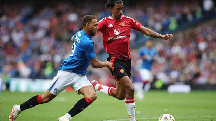 Man United defender Yoro returns to team training after injury layoff