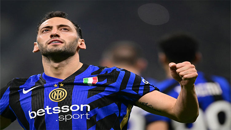 Calhanoglu fires Inter to Champions League win over angered Arsenal